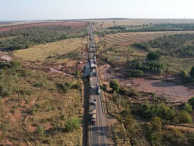 Trecho de Jaraguari na BR-163/MS tem tráfego liberado 10 dias após rompimento de barragem