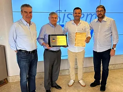 Empresário Roberto Faé recebe título de Cidadão Corumbaense