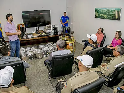 Agentes de trânsito e equipe operacional da Agetrat recebem novos uniformes