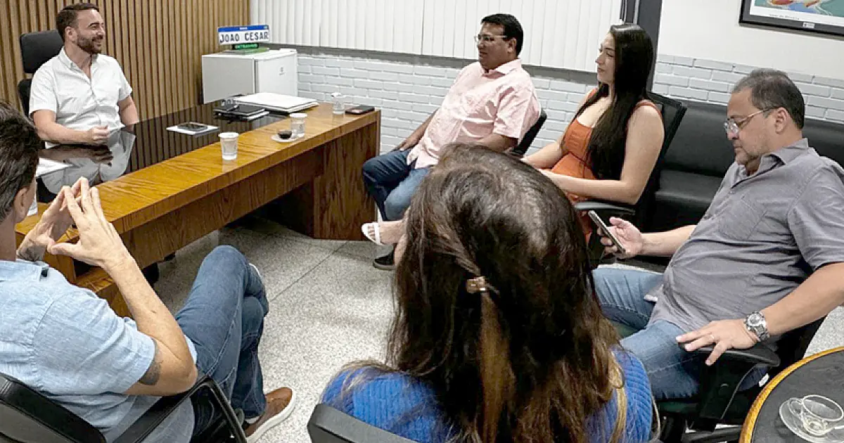 Prefeito visita Detran para discutir projetos de sinalização viária e mobilidade urbana