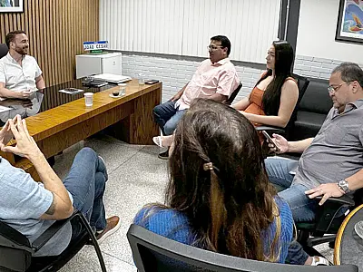 Prefeito visita Detran para discutir projetos de sinalização viária e mobilidade urbana