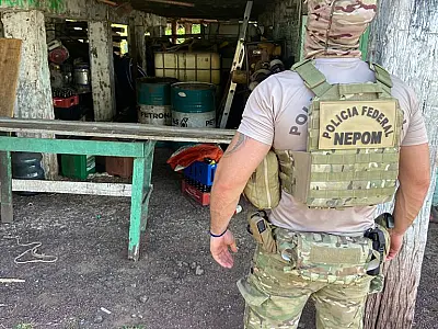 Polícia Federal apreende 1750L de combustível e peças de origem animal, em Porto Esperança, Corumbá