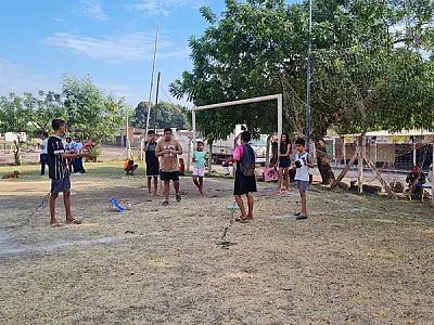 Festival de Pipas reúne crianças e adolescentes no campo do Seac em Ladário