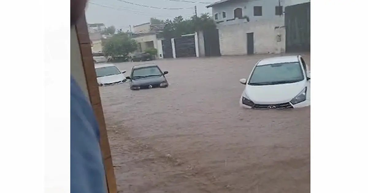 A cada chuva a cidade alaga e vira um caos