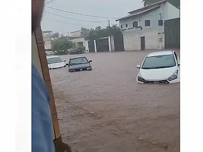 A cada chuva a cidade alaga e vira um caos
