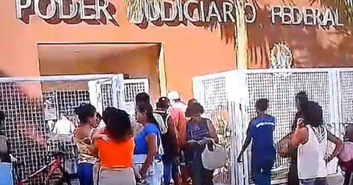 Movimento é grande no último dia para regularização do título de eleitor