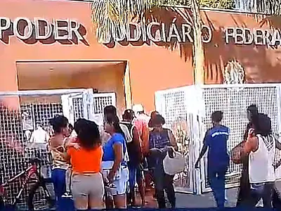 Movimento é grande no último dia para regularização do título de eleitor