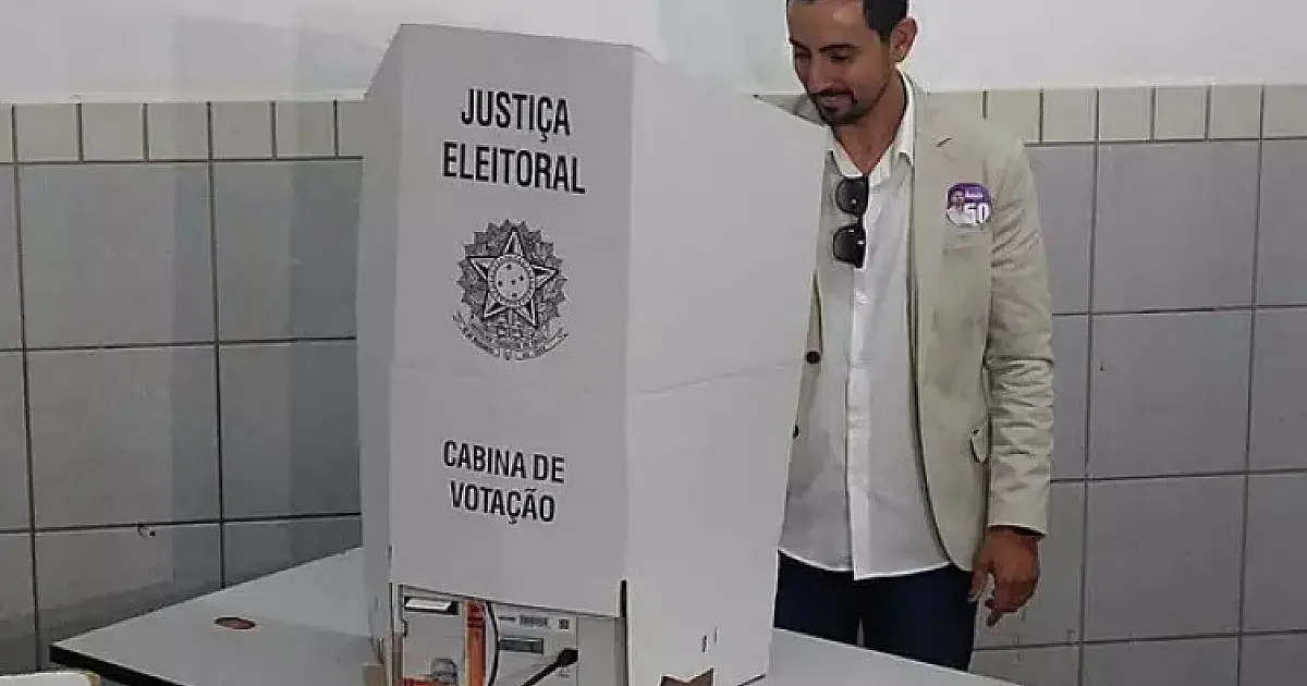 Ao votar, candidato do Psol diz que as eleições são "recado de que a democracia venceu"