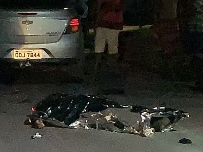 Choque entre motocicletas mata um e deixa outro gravemente ferido