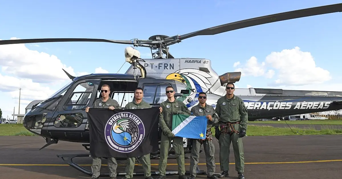 Cinco militares de busca e salvamento foram enviados em helicóptero para o RS