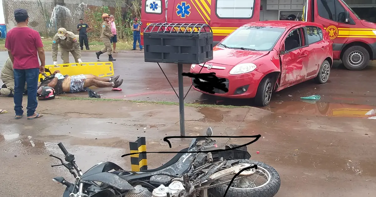 Colisão entre carro e moto deixa condutores feridos no bairro Nossa Senhora de Fátima
