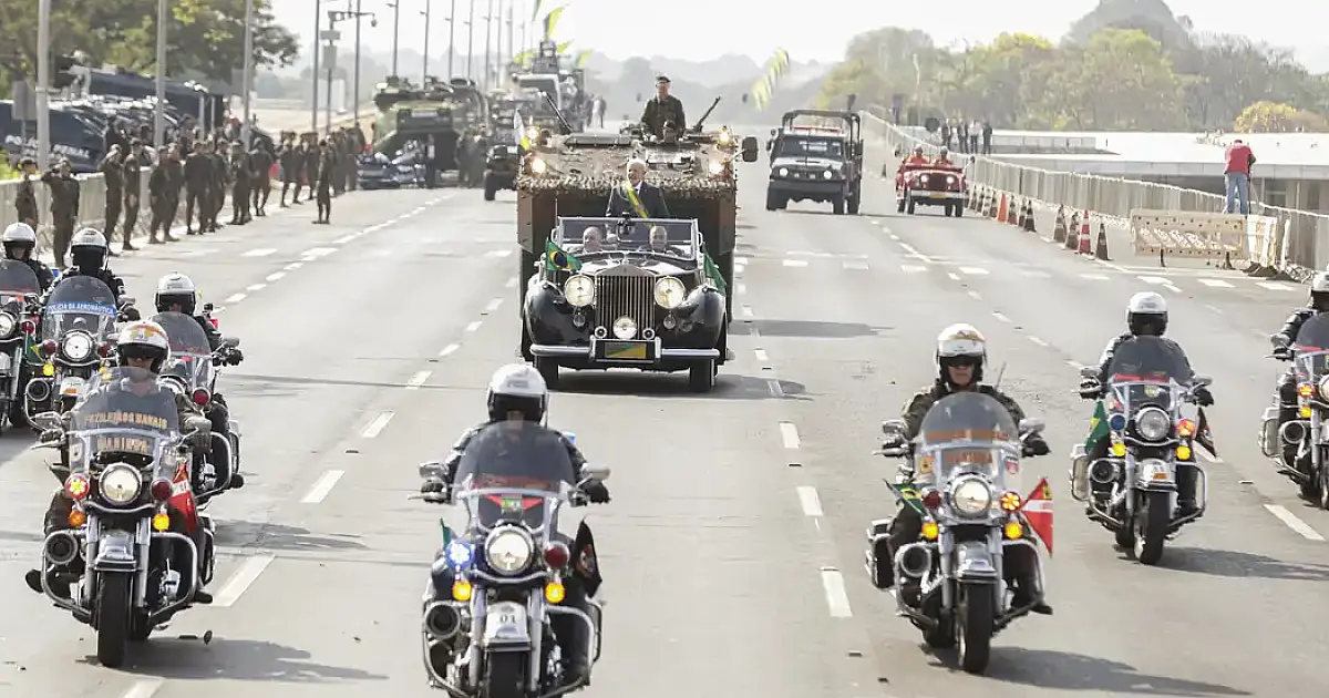 Autoridades prestigiam desfile do 7 de Setembro em Brasília