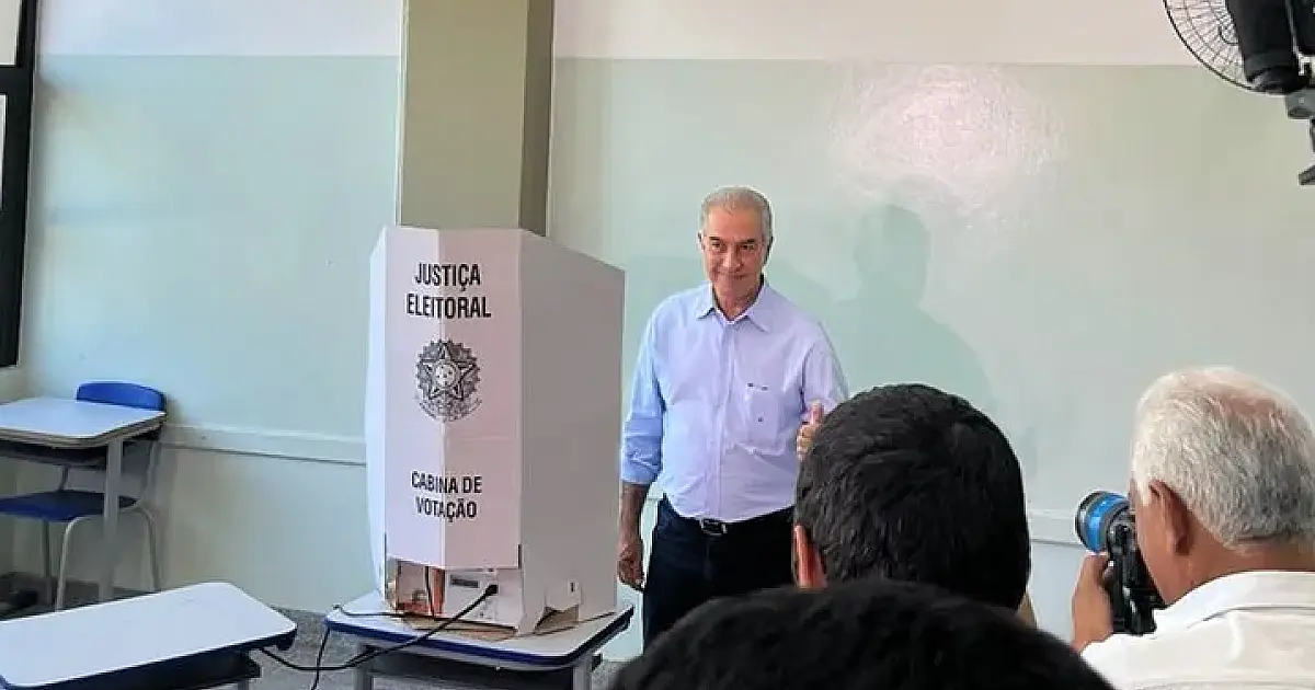 Reinaldo Azambuja vota na Capital e diz que vai concluir seu plano de governo até 31 de dezembro