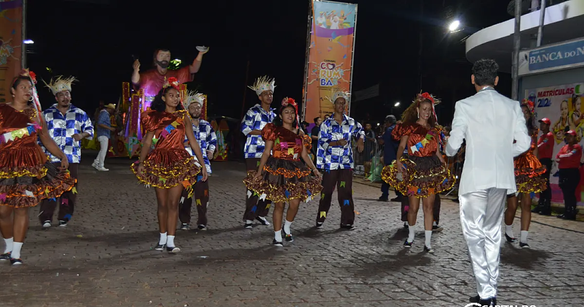 Acadêmicos do Pantanal faz festa junina na avenida com homenagem à São João