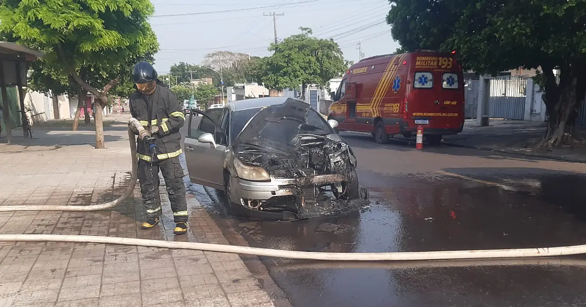 Incêndios em veículo e fazenda são destaques do plantão dos Bombeiros