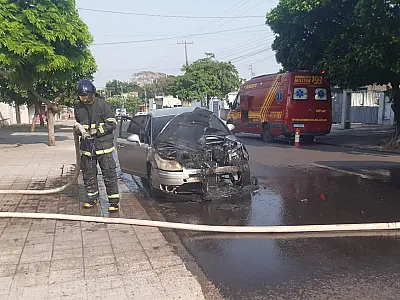 Incêndios em veículo e fazenda são destaques do plantão dos Bombeiros