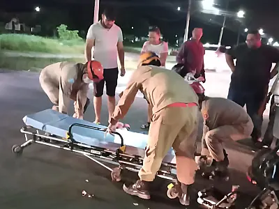 Motociclista é socorrido após colisão com carro próximo a ponte da Sete