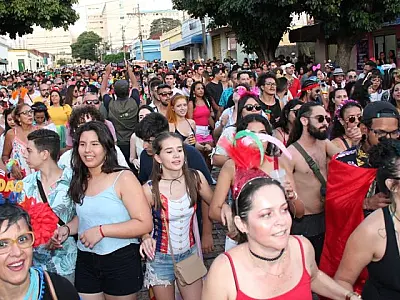 Carnaval da capital deve arrastar 200 mil foliões para blocos, desfiles e shows