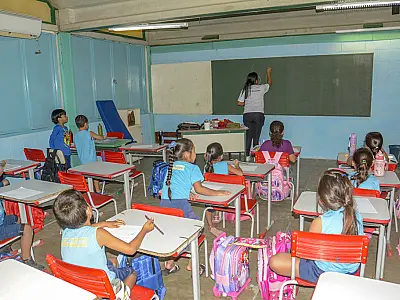Alunos da rede municipal de Corumbá retomam aulas nesta segunda-feira