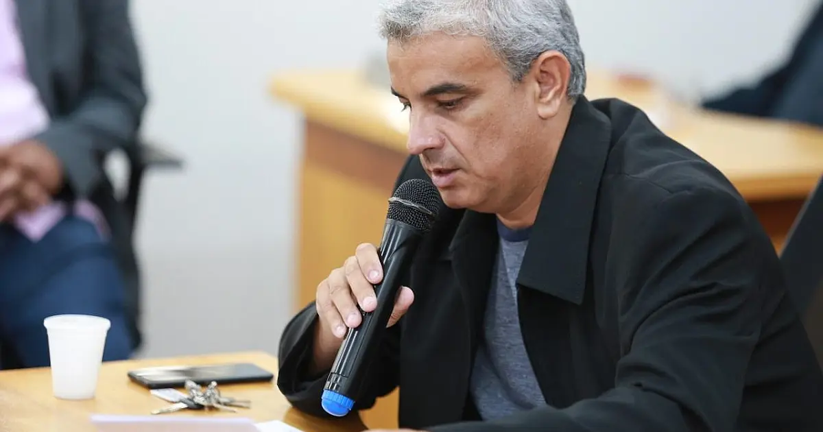 Luciano Costa questiona atraso na decoração natalina da cidade