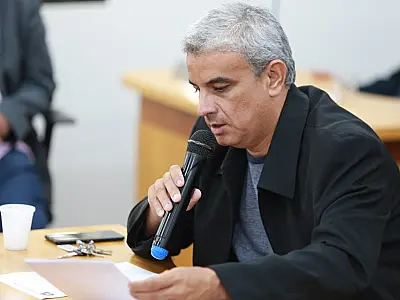 Luciano Costa questiona atraso na decoração natalina da cidade