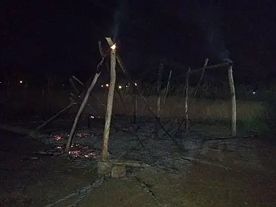 Barraco de madeira é destruído pelo fogo na parte alta