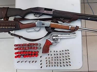 Homem é preso por porte ilegal de armas e maus tratos à animais