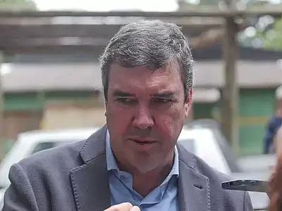 A convite do Exército, Eduardo Riedel percorre pontos históricos de Corumbá