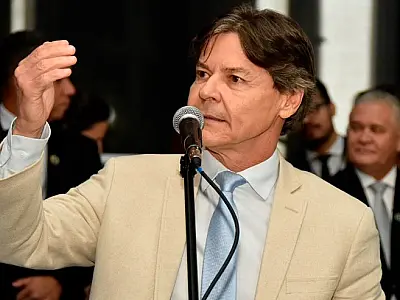 Paulo Duarte entrega R$ 400 mil em emendas a escolas e instituto no Pantanal