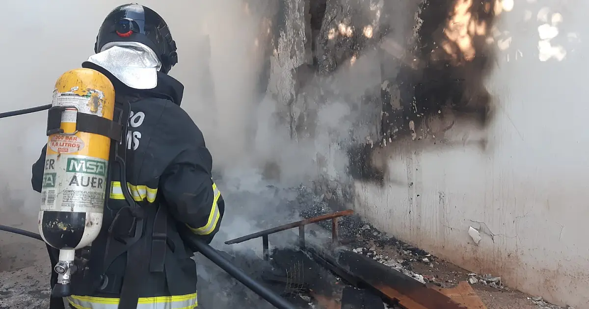 Escritório de transportadora na rua Gonçalves Dias é atingido por incêndio