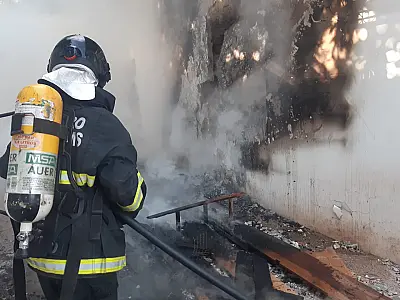 Escritório de transportadora na rua Gonçalves Dias é atingido por incêndio