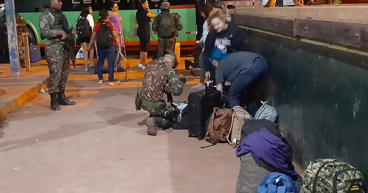 Boliviano é preso com 2kg de maconha em fundo falso de mala