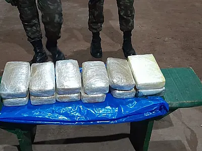 Boliviana é presa com 12 tabletes de cocaína em ônibus que seguia para SP