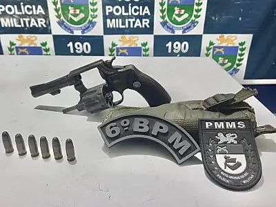 PM apreende arma e munições em casa de marido agressor