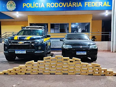 Trio é preso com 72 kg pasta base na BR 262