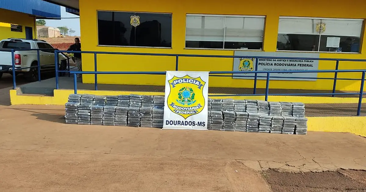PRF apreende 457 Kg de cloridrato de cocaína em uma carreta carregada com milho em Caarapó
