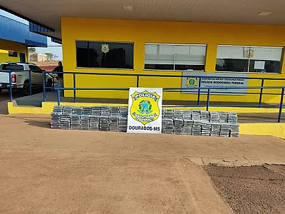 PRF apreende 457 Kg de cloridrato de cocaína em uma carreta carregada com milho em Caarapó