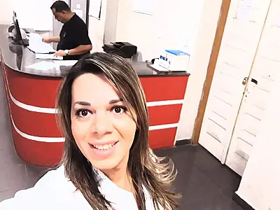 Priscilla é mulher trans que impõe respeito com exemplo e simpatia na Santa Casa