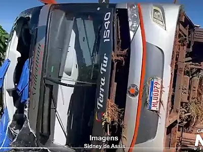 Tombamento de ônibus na BR 163 deixa dois mortos e 38 feridos