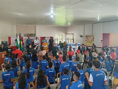Abertura do PROERD reúne alunos, pais e autoridades em Ladário