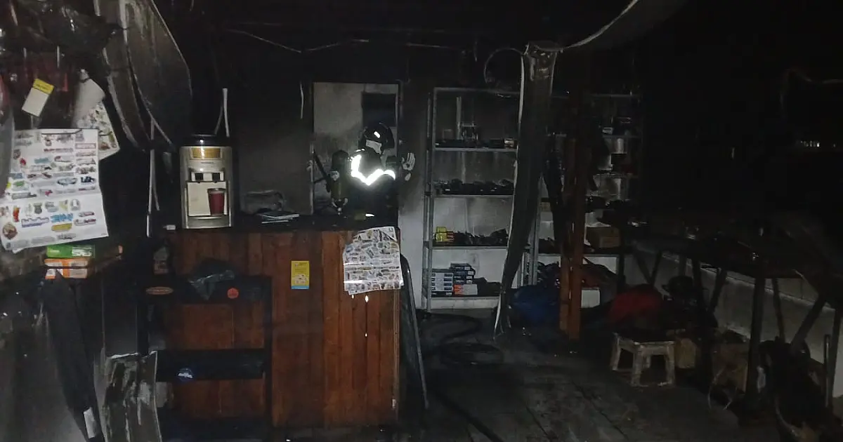 Incêndio atinge loja de motocicletas no bairro Aeroporto