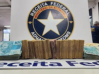 Boliviana é presa com R$ 82 mil não declarados na fronteira