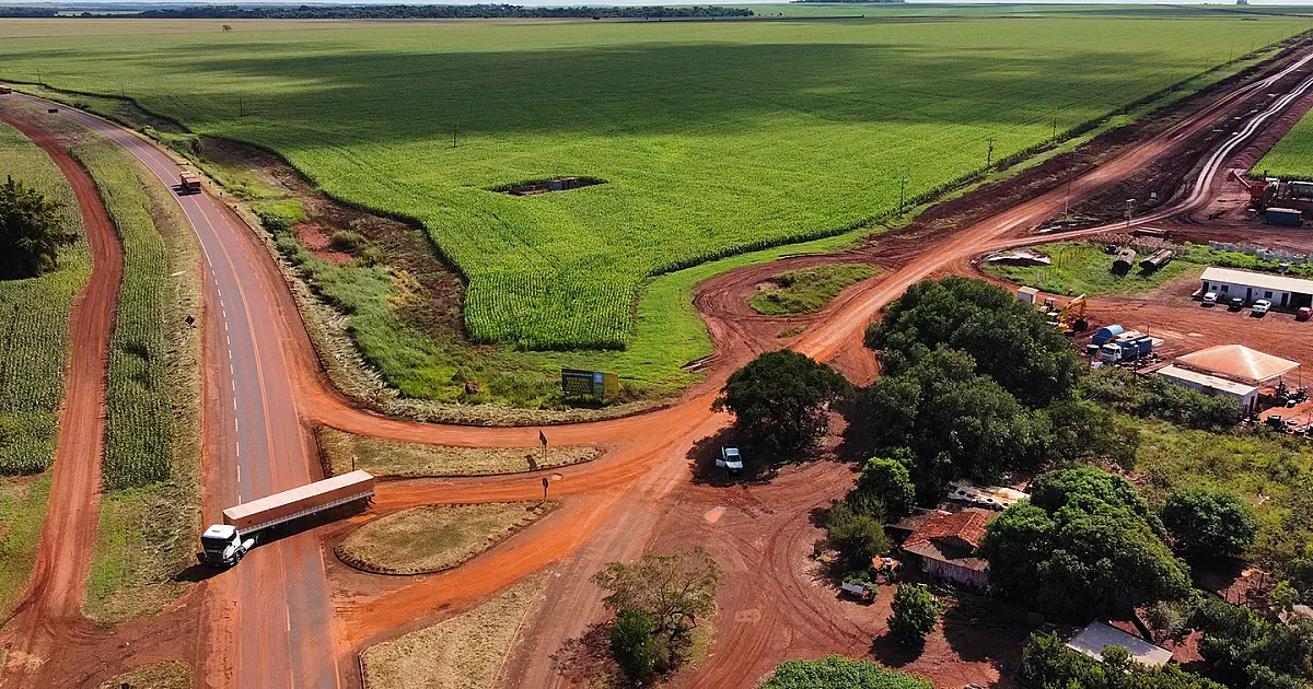 Obra de pavimentação da MS-166 avança, melhorando a logística em direção à Bioceânica