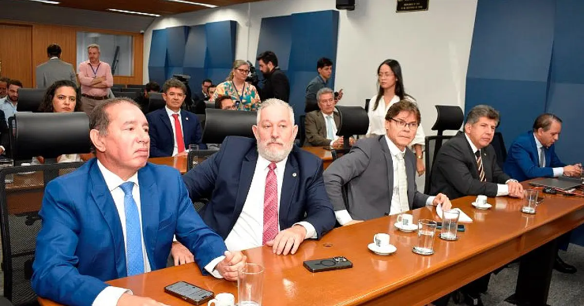 Governo e deputados debatem fim do desconto de 14% na previdência