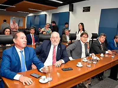 Governo e deputados debatem fim do desconto de 14% na previdência