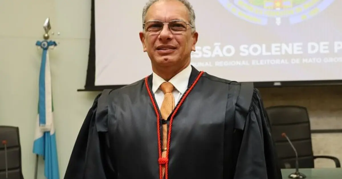 Desembargador que hasteou bandeira da monarquia no TJ assume a justiça eleitoral de MS