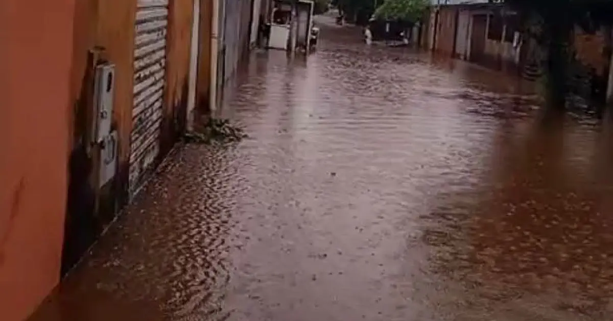 Chuva deste sábado alaga loteamento Pantanal