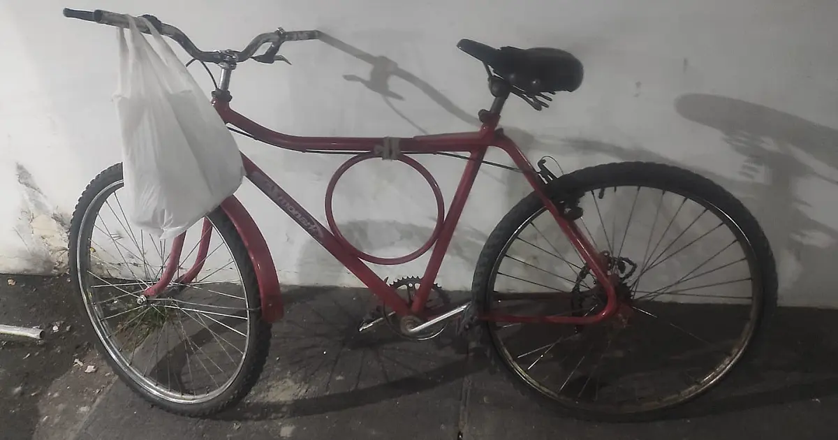 Mulher tem bicicleta roubada sob golpes de faca
