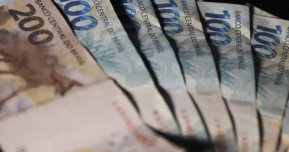 Senado aprova isenção de IR para quem ganha até dois salários mínimos