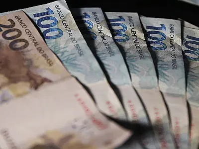 Senado aprova isenção de IR para quem ganha até dois salários mínimos